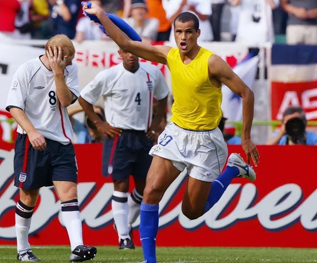 员在足球场 员在足球场